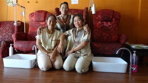 relaxing massage  review  golden hands thai massage maret