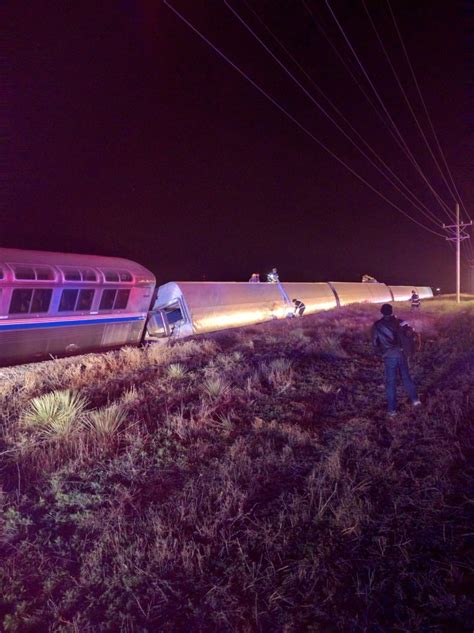 amtrak passenger train derails  kansas  los angeles chicago route
