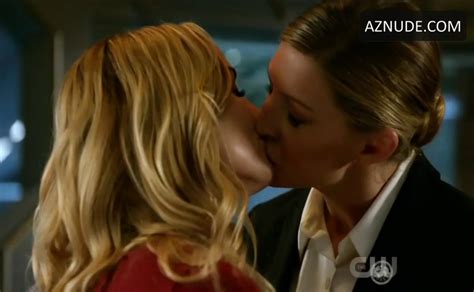 caity lotz lesbian scene in dc s legends of tomorrow aznude