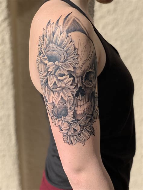 70以上 Upper Arm Sunflower Half Sleeve Tattoos For Women 154748