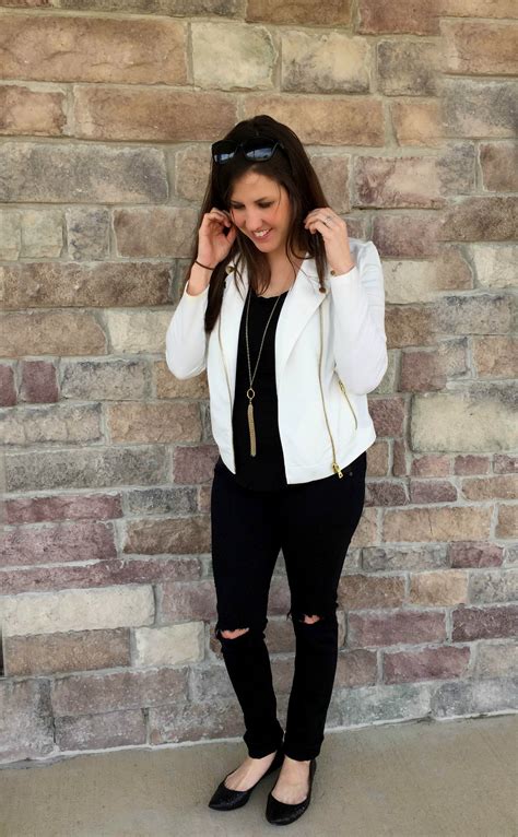 what i wore real mom style adding a blazer momma in flip flops
