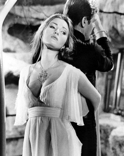 Jane Seymour As Solitaire And Roger Moore As Bond In Live And Let Die
