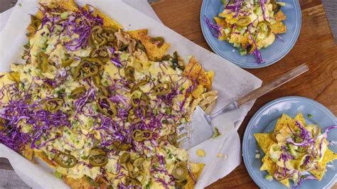 Poblano And Chicken Nachos With Queso And Raw Salsa Verde Rachael Ray