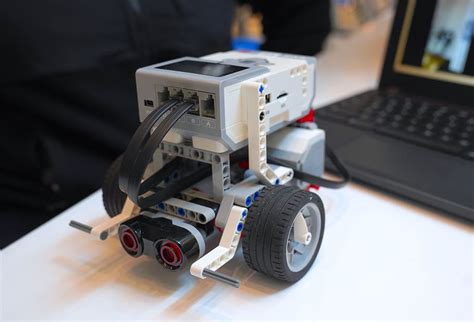 lego robot robotics machine toys figure build controlled