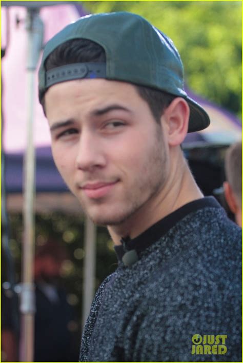 full sized photo of nick jonas drops by extra before vegas 07 photo 3230948 just jared