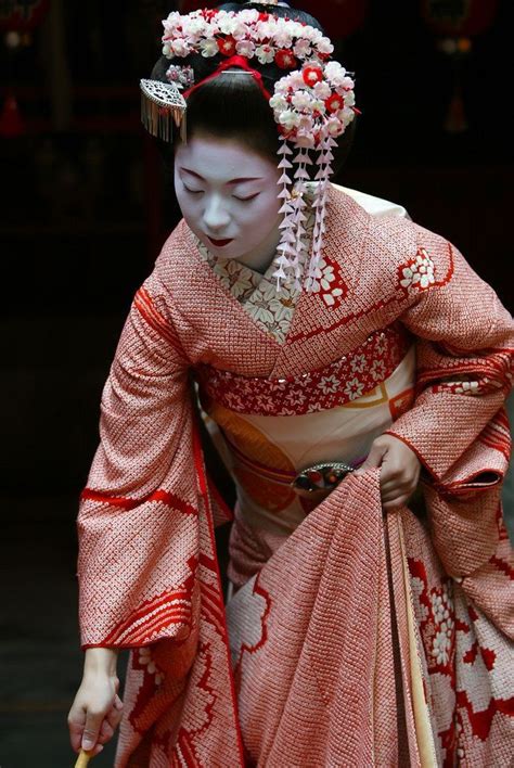 pin  gustavo alonso  japon japanese outfits beautiful kimonos