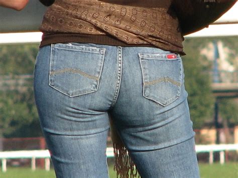 Body Scanner Determines Which Jeans Are Best For Your Booty Orange