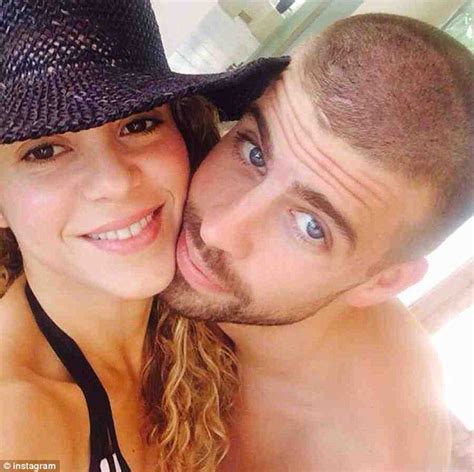 shakira confirms she s pregnant again with gerard piqué daily mail online