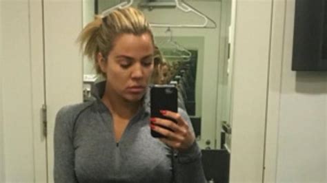 khloé kardashian caught altering gym selfie