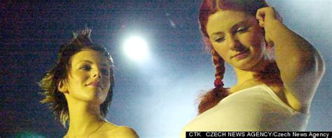 tatu russia s pop lesbians to perform at sochi olympic opening