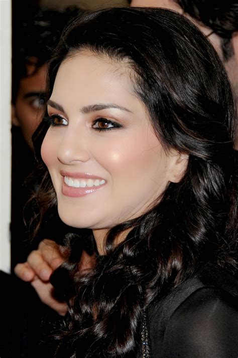 High Quality Bollywood Celebrity Pictures Sunny Leone