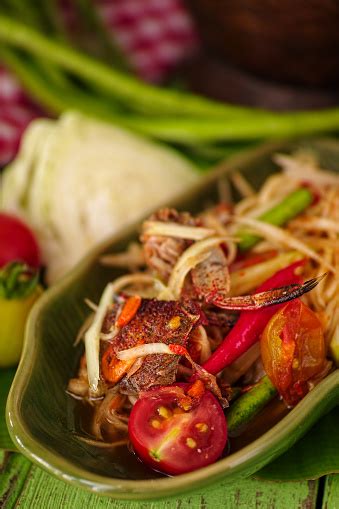 Som Tam Boo Bala Hidangan Makanan Thailand Yang Populer Dan Favorit