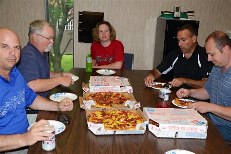farmers plan   dominos pizza  weekend  supporting  ohio ag net ohios
