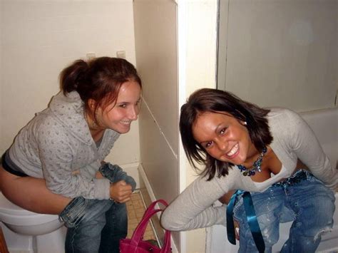 trashy girlfriends drunk and peeing pichunter