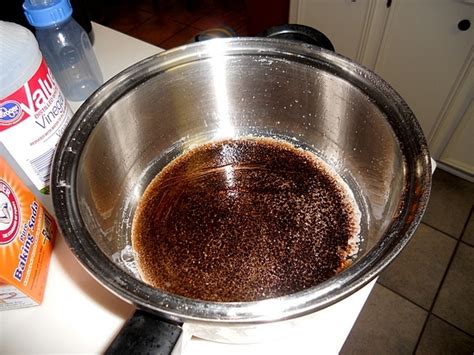 cleaning  baking soda vinegar saved  burnt pots mom  easy