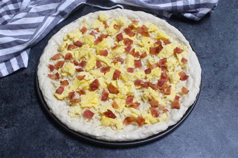caseys breakfast pizza recipe