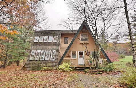 adorable rustic  frame houses  sale   capital region