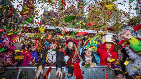 openingsfeest limburgs carnaval na twintig jaar niet meer  maastricht nos