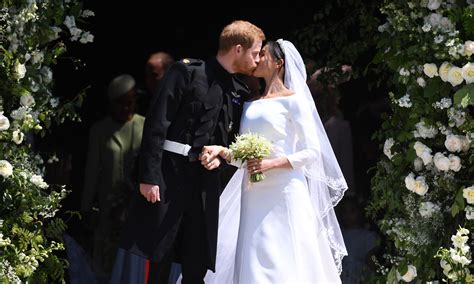 brits koningshuis deelt drie officiele trouwfotos