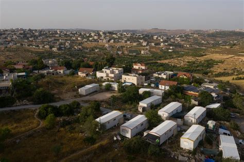 een israelisch dorp een palestijnse stad en een gevaarlijk plan nrc