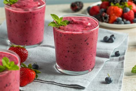 berry bliss breakfast smoothie