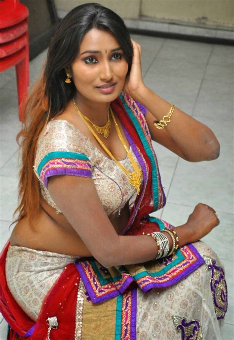 Celebrity Trends Photography Swathi Naidu Enjoyable Tamil Aunty Pundai