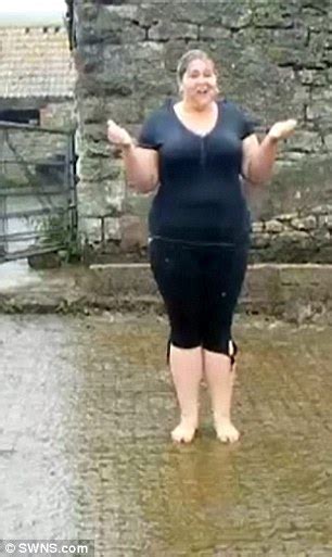 Farmer S Daughter Sprayed With Slurry For Ice Bucket Challenge Instead