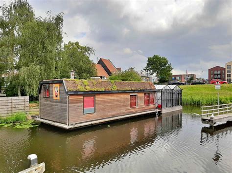 hier  vlaardingen slaap je  een unieke airbnb indebuurt vlaardingen