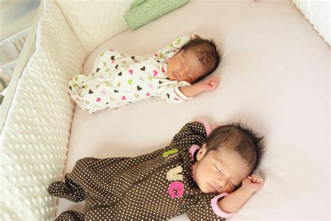 good sleeper bad sleeper   handle sleeping twins dads guide  twins