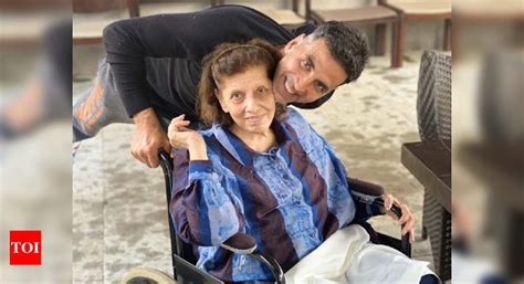 in pics akshay kumar celebrates 80th birthday of his grandmother