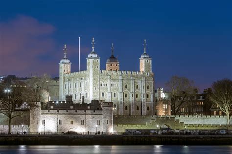 tower  london    top attractions  london united kingdom