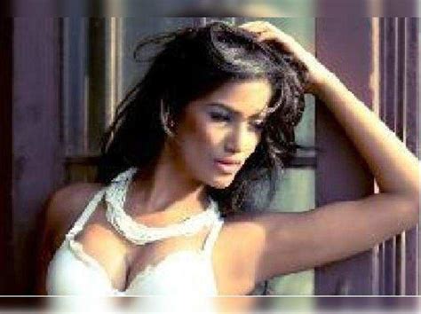 Sherlyn Chopra Follows Poonam Pandey Sunny Leone S