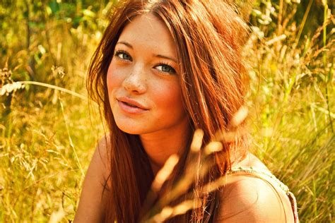 2560x1600 Women Model Redhead Long Hair Face Smiling Women Outdoors