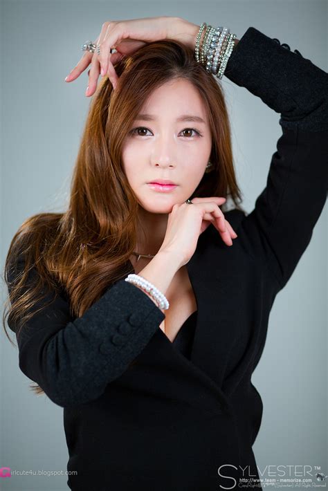 Kimcil Bahenol Han Ji Eun In Black