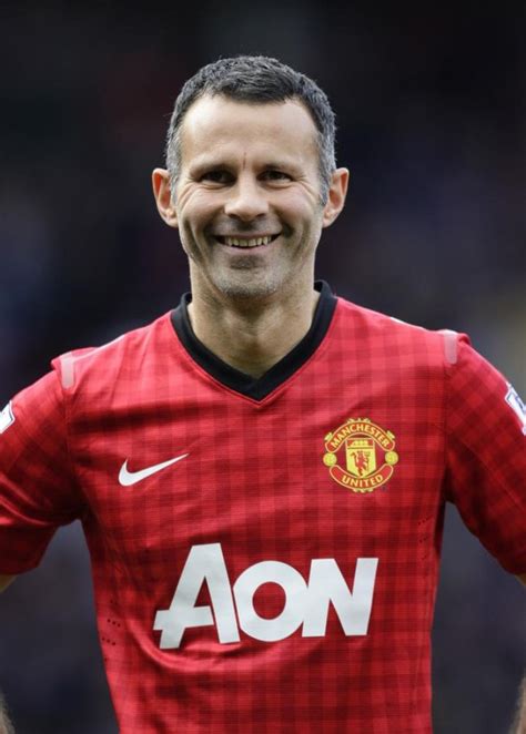 manchester uniteds ryan giggs breaks  champions league appearance