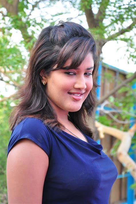 star women hot sexy tamil actress soumya stills actress