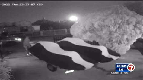 thieves caught on camera stealing 2 yamaha wave runners in northwest