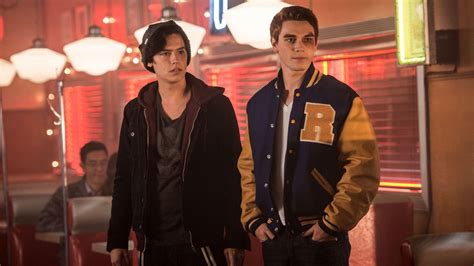riverdale season 2 cole sprouse teases possibility of asexual jughead metro news