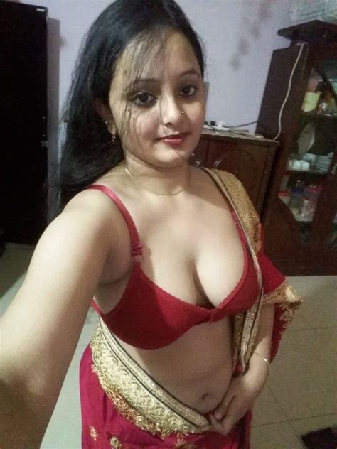 so sweet looking in red saree for more pin fast bhabhi pics indian girls red bra