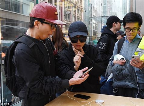 sydney apple store lines  iphone  launches daily mail