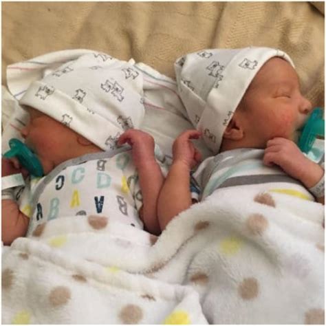 A Surrogate Mother Gave Birth To Twins One Of Them Surprisingly Her