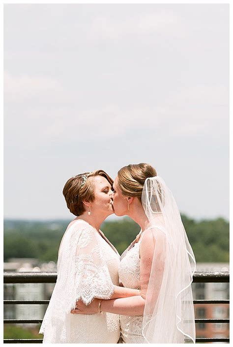 Lesbian Bride Cute Lesbian Couples Lesbian Love Wedding Kiss