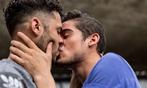 Lgbtq Activists Stage Kiss In To Protest Pope S Panama