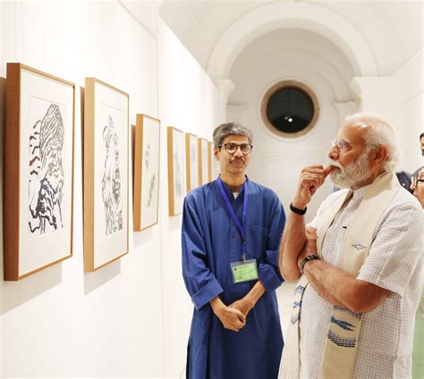 pm visits jana shakti art exhibition  national gallery  modern art