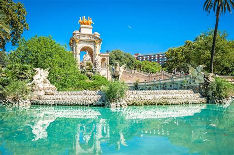 ciutadella park  barcelona visit    citys largest historic