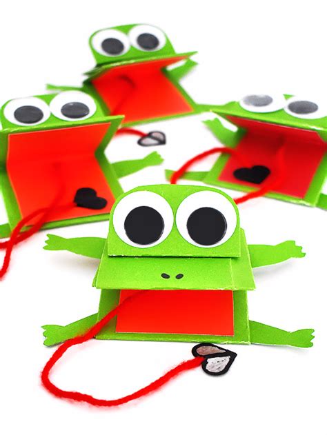 fly catching frog hand puppet  kid