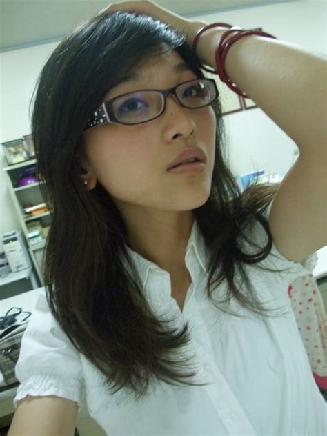 photo 1495667882 asian girls wearing glasses album