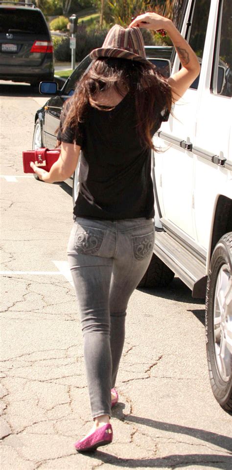Megan Fox S Tight Butt In Skinny Jeans