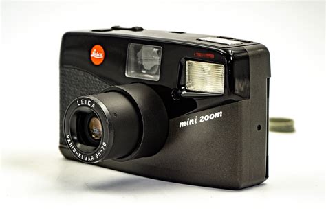 leica mini zoom mm point  shoot camera      point  shoots