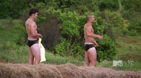 underwear drawer speedos on “the challenge battle of the exes” manhunt daily